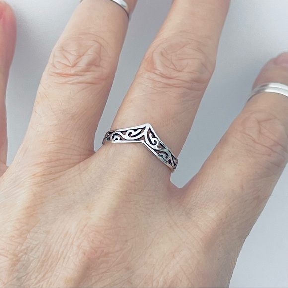 Sterling Silver Chevron Filigree Ring, V Shape Ring, Silver Rings, Swirls, Band - Picture 14 of 14